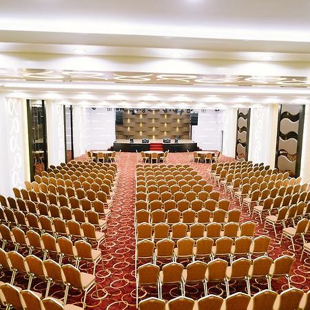 Alpha Hotel Пеканбару Екстериор снимка