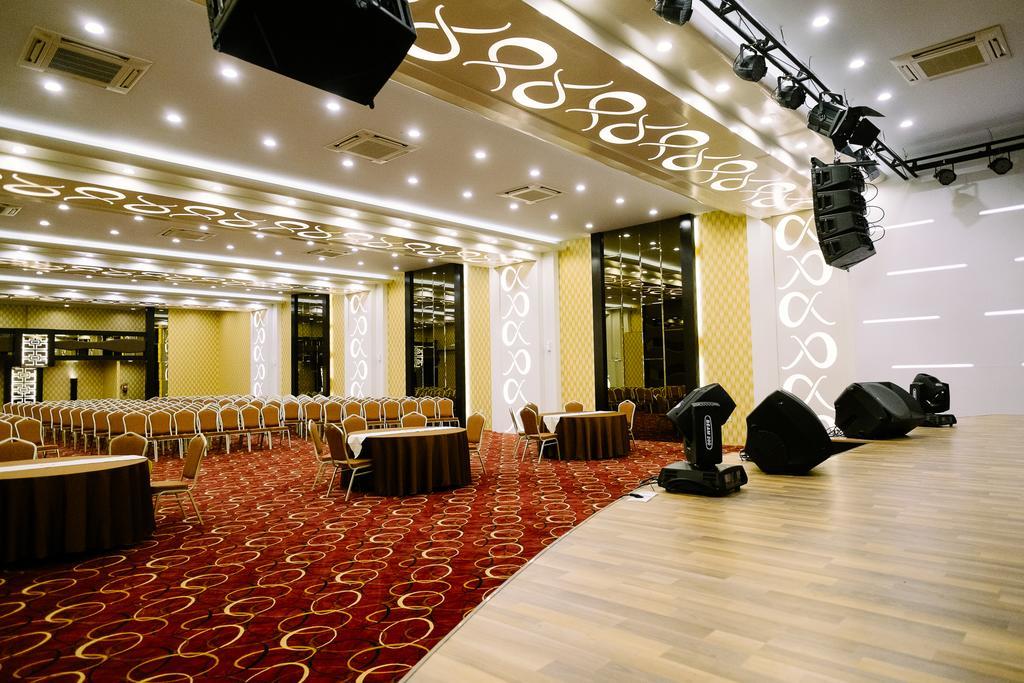 Alpha Hotel Пеканбару Екстериор снимка