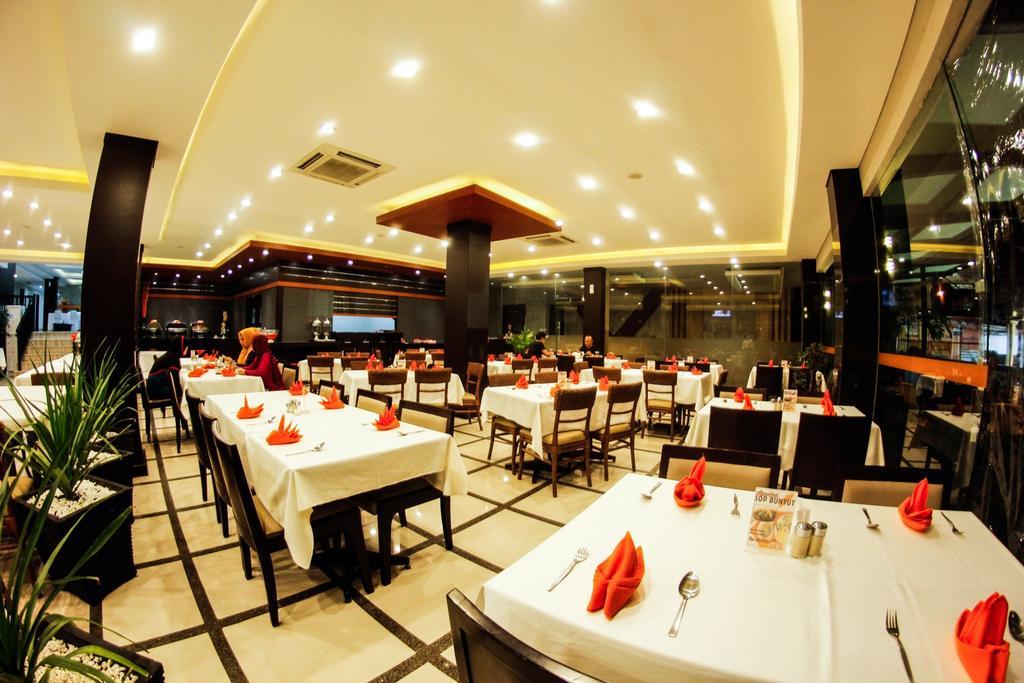 Alpha Hotel Пеканбару Екстериор снимка
