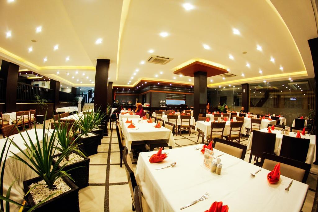 Alpha Hotel Пеканбару Екстериор снимка