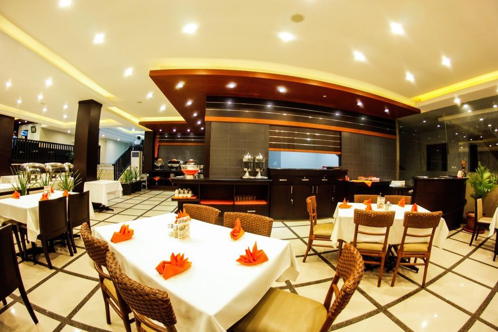 Alpha Hotel Пеканбару Екстериор снимка