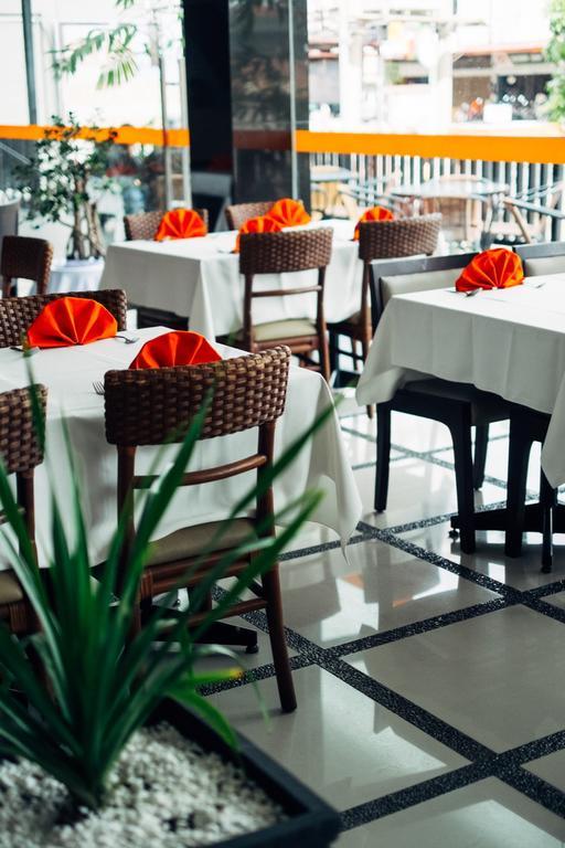 Alpha Hotel Пеканбару Екстериор снимка