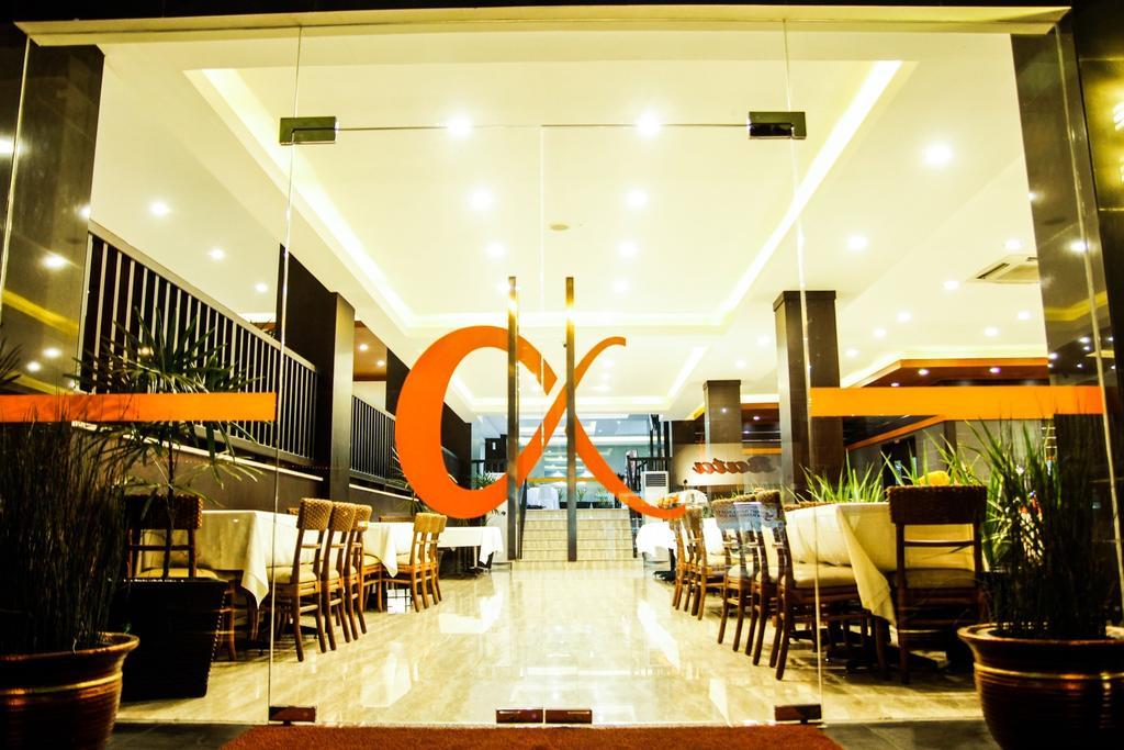 Alpha Hotel Пеканбару Екстериор снимка