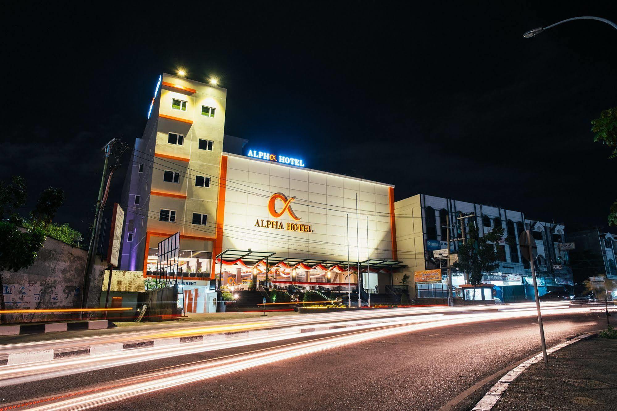 Alpha Hotel Пеканбару Екстериор снимка