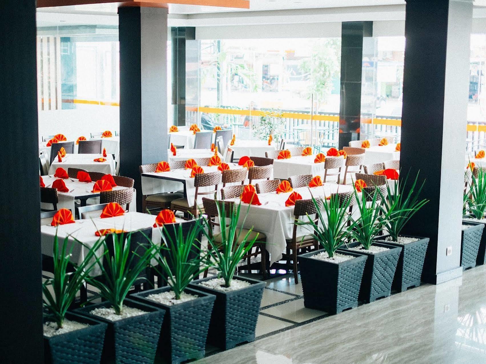 Alpha Hotel Пеканбару Екстериор снимка