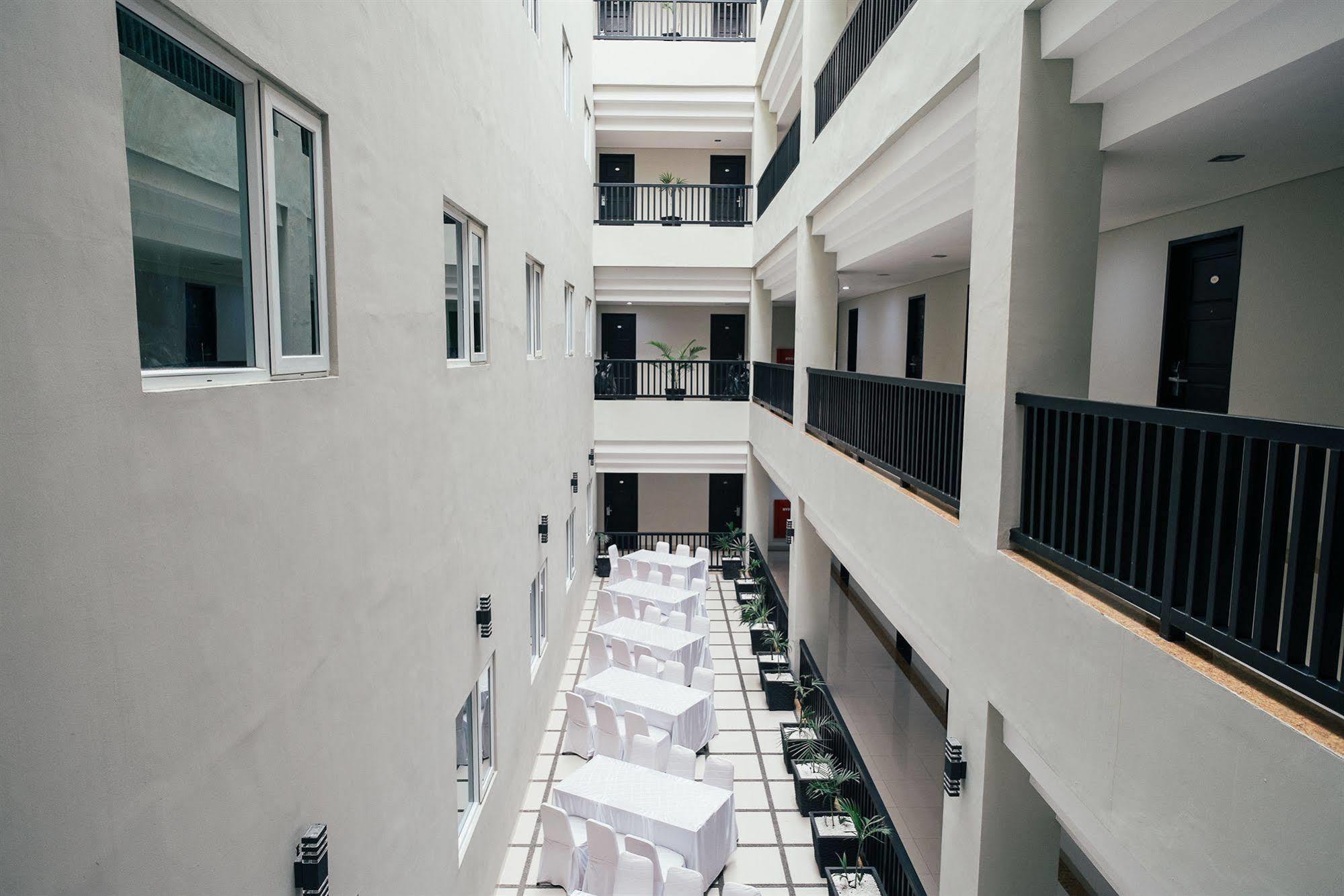 Alpha Hotel Пеканбару Екстериор снимка